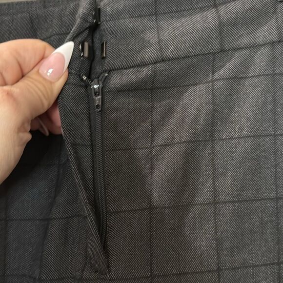 Ann Taylor Factory Black Windowpane Plaid Pull On Ankle Trouser Pants - Picture 5 of 8